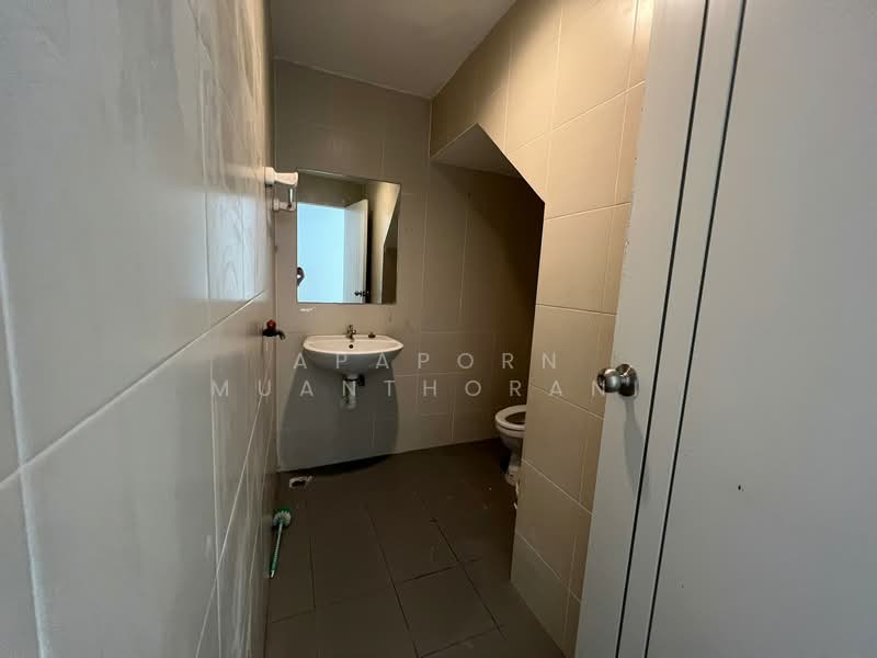 ✨ บ้านสวยกำลังทำใหม่ แกรนกิตติยา พุทธมณฑลสาย 4 ทำเลดี คลองโยง-ศาลายา ราคาดีมาก เติมเต็มชีวิตครอบครัว, Nakhon Pathom, Khlong Yong, Phuttha Mon Thon, Nakhon Pathom, 3 Bedrooms, 109 sqm, Townhouse For Sale, by Apaporn Muanthorani, 500166423 - DDproperty.com