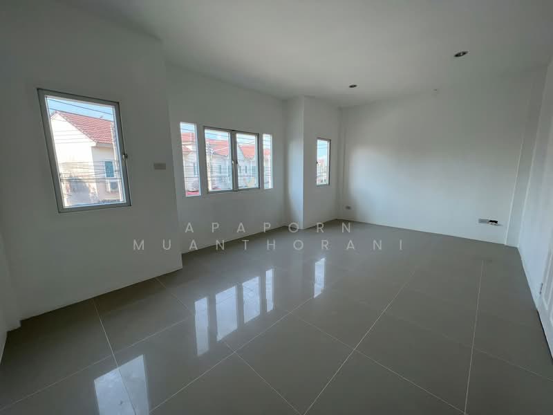 ✨ บ้านสวยกำลังทำใหม่ แกรนกิตติยา พุทธมณฑลสาย 4 ทำเลดี คลองโยง-ศาลายา ราคาดีมาก เติมเต็มชีวิตครอบครัว, Nakhon Pathom, Khlong Yong, Phuttha Mon Thon, Nakhon Pathom, 3 Bedrooms, 109 sqm, Townhouse For Sale, by Apaporn Muanthorani, 500166423 - DDproperty.com