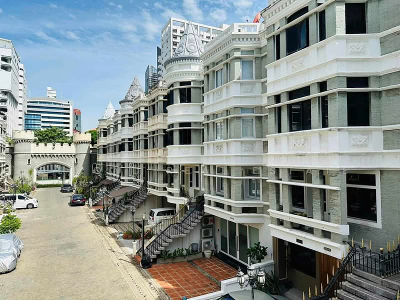 Moo Baan Chicha Castle, Bangkok, Sukhumvit 31, Khlongtoei Nua, Watthana, Bangkok, 4 Bedrooms, 350 sqm, Townhouse For Rent, by Beyond Real Estate, 500166432 - DDproperty.com
