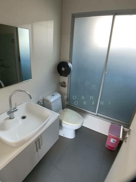 ขายทาวน์โฮม 3 ชั้นครึ่ง กำลังรีโนเวท ม.พาทิโอ แจ้งวัฒนะ-เมืองทอง ราคาเพียง 3.99 ลบ. ราคานี้เท่านั้น, Nonthaburi, Pak Kret, Pak Kret, Nonthaburi, 3 Bedrooms, 154 sqm, Townhouse For Sale, by Apaporn Muanthorani, 500166501 - DDproperty.com