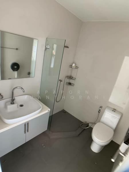 ขายทาวน์โฮม 3 ชั้นครึ่ง กำลังรีโนเวท ม.พาทิโอ แจ้งวัฒนะ-เมืองทอง ราคาเพียง 3.99 ลบ. ราคานี้เท่านั้น, Nonthaburi, Pak Kret, Pak Kret, Nonthaburi, 3 Bedrooms, 154 sqm, Townhouse For Sale, by Apaporn Muanthorani, 500166501 - DDproperty.com