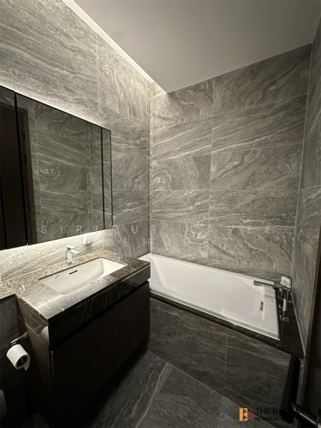 The Esse Sukhumvit 36, Bangkok, Soi Sukhumvit 36, Sukhumvit Road, Phra Kanong, Khlong Toei, Bangkok, 1 Bedroom, 43 sqm, Condo For Sale, by Sirirut Havee Akehurst, 500166537 - DDproperty.com