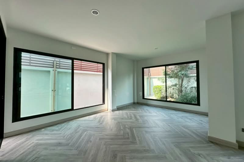 For Sale - THE TRIPLE Sukhumvit 113, Samut Prakan