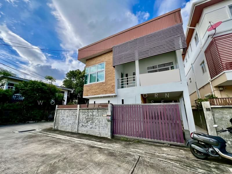 Corner Detached Home with Home Office Design | Vibhavadi 20, Bangkok, Jom Phon, Chatuchak, Bangkok, 3 Bedrooms, 241 sqm, Single Detached House For Rent, by Thananthorn Wongvarnkaseam, 500166750 - DDproperty.com