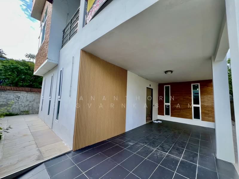 Corner Detached Home with Home Office Design | Vibhavadi 20, Bangkok, Jom Phon, Chatuchak, Bangkok, 3 Bedrooms, 241 sqm, Single Detached House For Rent, by Thananthorn Wongvarnkaseam, 500166750 - DDproperty.com