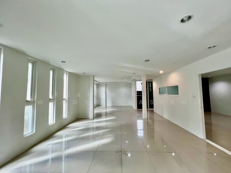 Corner Detached Home with Home Office Design | Vibhavadi 20, Bangkok, Jom Phon, Chatuchak, Bangkok, 3 Bedrooms, 241 sqm, Single Detached House For Rent, by Thananthorn Wongvarnkaseam, 500166750 - DDproperty.com