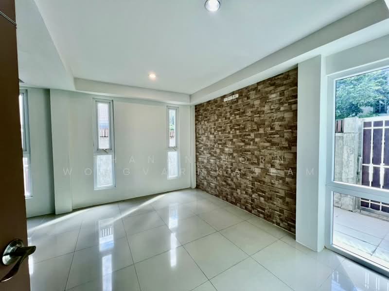 Corner Detached Home with Home Office Design | Vibhavadi 20, Bangkok, Jom Phon, Chatuchak, Bangkok, 3 Bedrooms, 241 sqm, Single Detached House For Rent, by Thananthorn Wongvarnkaseam, 500166750 - DDproperty.com