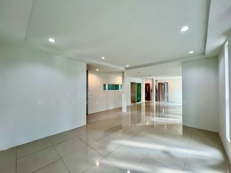 Corner Detached Home with Home Office Design | Vibhavadi 20, Bangkok, Jom Phon, Chatuchak, Bangkok, 3 Bedrooms, 241 sqm, Single Detached House For Rent, by Thananthorn Wongvarnkaseam, 500166750 - DDproperty.com