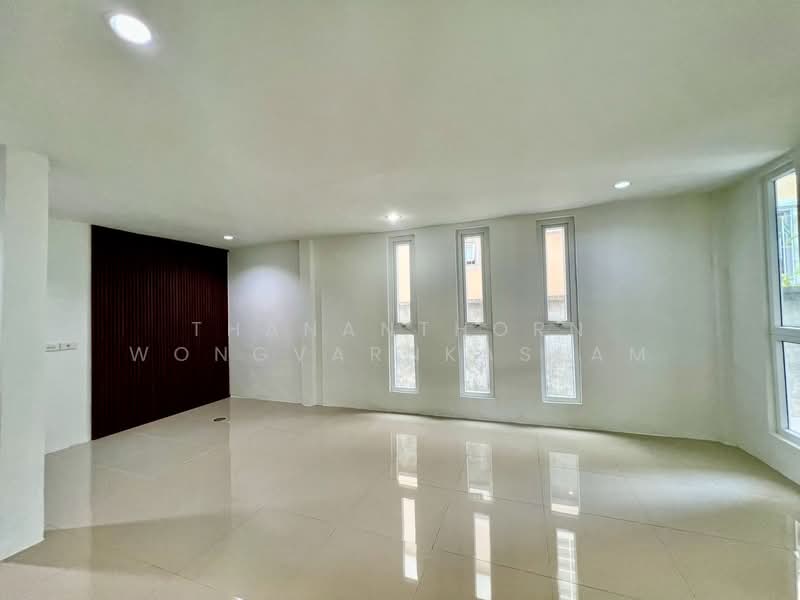 Corner Detached Home with Home Office Design | Vibhavadi 20, Bangkok, Jom Phon, Chatuchak, Bangkok, 3 Bedrooms, 241 sqm, Single Detached House For Rent, by Thananthorn Wongvarnkaseam, 500166750 - DDproperty.com