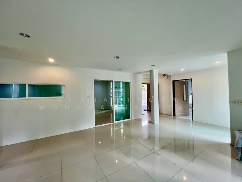 Corner Detached Home with Home Office Design | Vibhavadi 20, Bangkok, Jom Phon, Chatuchak, Bangkok, 3 Bedrooms, 241 sqm, Single Detached House For Rent, by Thananthorn Wongvarnkaseam, 500166750 - DDproperty.com