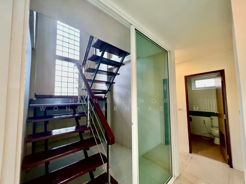 Corner Detached Home with Home Office Design | Vibhavadi 20, Bangkok, Jom Phon, Chatuchak, Bangkok, 3 Bedrooms, 241 sqm, Single Detached House For Rent, by Thananthorn Wongvarnkaseam, 500166750 - DDproperty.com