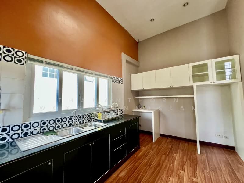 Corner Detached Home with Home Office Design | Vibhavadi 20, Bangkok, Jom Phon, Chatuchak, Bangkok, 3 Bedrooms, 241 sqm, Single Detached House For Rent, by Thananthorn Wongvarnkaseam, 500166750 - DDproperty.com