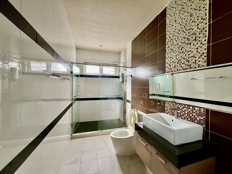 Corner Detached Home with Home Office Design | Vibhavadi 20, Bangkok, Jom Phon, Chatuchak, Bangkok, 3 Bedrooms, 241 sqm, Single Detached House For Rent, by Thananthorn Wongvarnkaseam, 500166750 - DDproperty.com