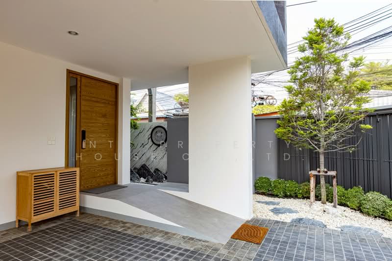 NG259 ให้เช่า พูลวิลล่าหรู และ โฮมออฟฟิศ 4 ชั้น 𝐒𝐘𝐌𝐌𝐄𝐓𝐑𝐘 เกษตร - นวมินทร์ 𝟒 ที่จอดรถ, Bangkok, Nawamin, Bueng Kum, Bangkok, 3 Bedrooms, 410 sqm, Single Detached House For Rent, by NTG Property House Co.,Ltd., 500166808 - DDproperty.com