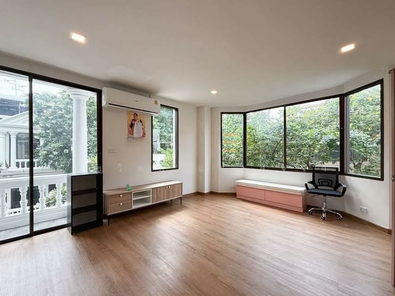 ขาย บ้านแฝด เหม่งจ๋าย ติดโรงเรียนนานาชาติ, กรุงเทพ, สามเสนนอก, ห้วยขวาง, กรุงเทพ, 400 ตร.ม., บ้านแฝด ขาย, โดย เดชวิทย์ แจ้งสัจจา, 500166879 - DDproperty.com