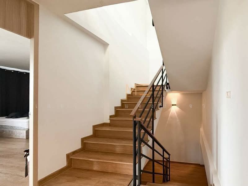 Semi-Detached Home for Sale, Mengjai, near International School, Bangkok, Samsen Nok, Huai Khwang, Bangkok, 4 Bedrooms, 400 sqm, Semi-Detached House (Twin House) For Sale, by เดชวิทย์ แจ้งสัจจา, 500166879 - DDproperty.com