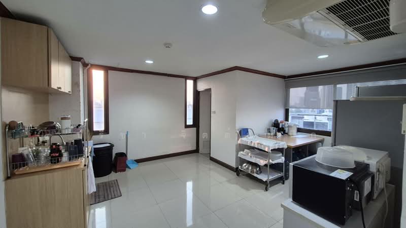 Pasorn Office Building 7 Storey behind Big C Wongsawang whole building for rent, Bangkok, กรุงเทพ-นนทบุรี 39, Wong Sawang, Bang Sue, Bangkok, , 1,050 sqm, Office Space For Rent, by ปรีชา จิตต์สมนึก, 500166881 - DDproperty.com