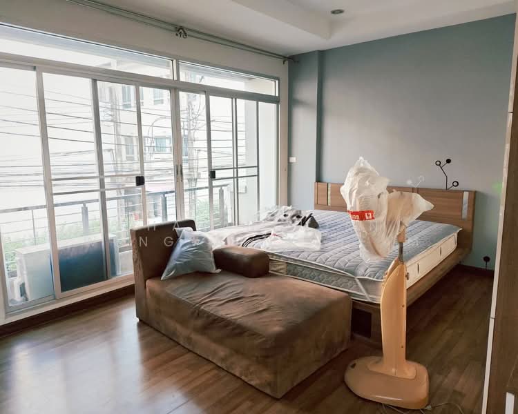 Baan Klang Muang The Royal Monaco Srinakarin-Pattanakarn, Bangkok, Rama 9 Road, Soi 43, Suan Luang, Suan Luang, Bangkok, 3 Bedrooms, 190 sqm, Townhouse For Rent, by Thananthorn Wongvarnkaseam, 500166925 - DDproperty.com