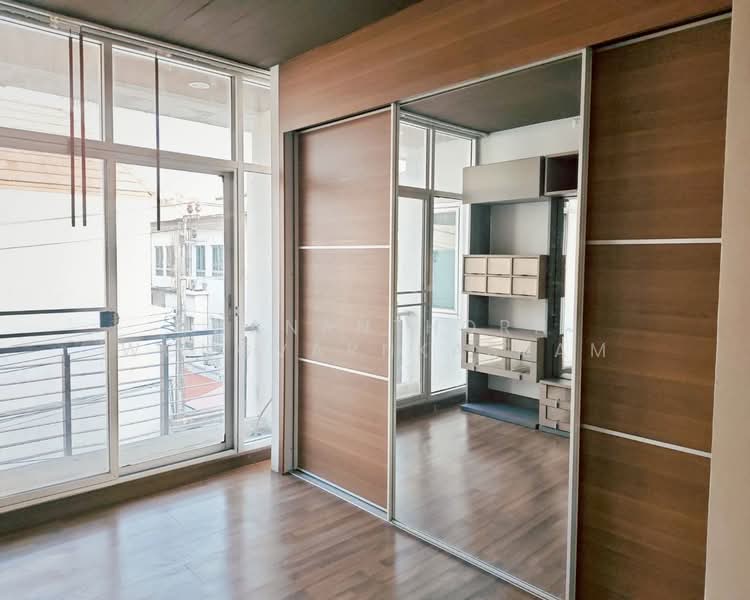 Baan Klang Muang The Royal Monaco Srinakarin-Pattanakarn, Bangkok, Rama 9 Road, Soi 43, Suan Luang, Suan Luang, Bangkok, 3 Bedrooms, 190 sqm, Townhouse For Rent, by Thananthorn Wongvarnkaseam, 500166925 - DDproperty.com