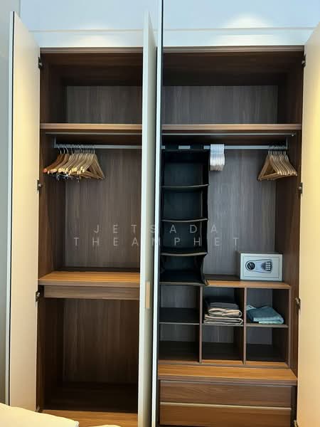 Sindhorn Residence, Bangkok, 54 Soi Ton Son, Lumphini, Pathum Wan, Bangkok, 1 Bedroom, 40 sqm, Condo For Rent, by Jetsada Theamphet, 500166942 - DDproperty.com