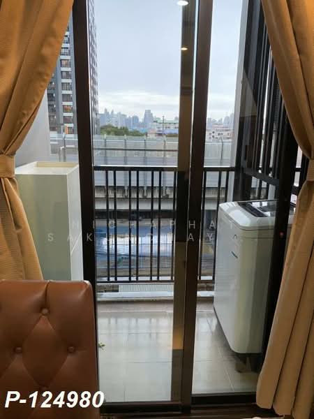The Base Park East Sukhumvit 77, Bangkok, 99 Soi Pridi Banomyong 2, Phra Kanong Nua, Watthana, Bangkok, 1 Bedroom, 31 sqm, Condo For Rent, by Nichaphat Sakunchayapha, 500166988 - DDproperty.com