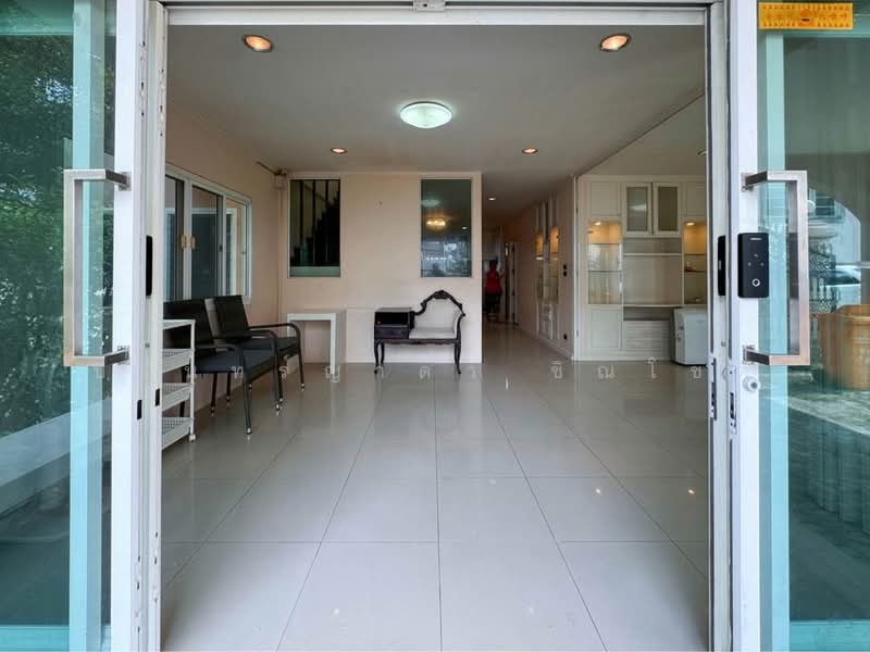 Single House Soi Soonvijai, Bangkok, Bang Kapi, Huai Khwang, Bangkok, 4 Bedrooms, 400 sqm, Single Detached House For Rent, by ปรินทร์ญาดา ชิณโชติ, 500167010 - DDproperty.com