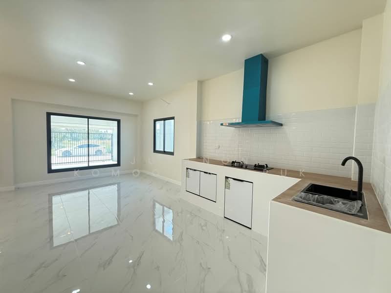 ขายหมู่บ้านมันดาราวิลล่า ถลาง - ย่าจันทร์ บ้านหลังใหญ่ พื้นที่เยอะ สะดวกสบาย จัดสวนสวยเต็ม, Phuket, Thep Krasattri, Thalang, Phuket, 2 Bedrooms, 243 sqm, Single Detached House For Sale, by Jutanon Komoottanaruk, 500167042 - DDproperty.com