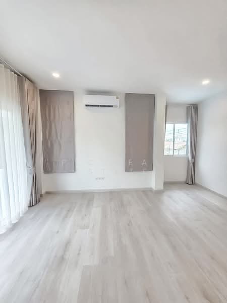 Pool Villa for Sale in Bang Saray near Sukhumvit Road Bang Saray, Chon Buri (Pattaya), Bang Lamung, Bang Lamung (Pattaya), Chon Buri (Pattaya), 4 Bedrooms, 320 sqm, Villa For Sale, by PLC Real Estate, 500167106 - DDproperty.com