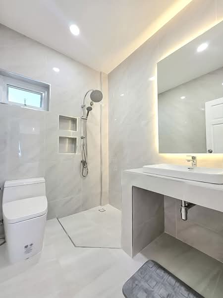 ขายวิลล่าพร้อมสระว่ายน้ำ ในบางเสร่ ใกล้ถนนสุขุมวิท บางเสร่, ชลบุรี, บางละมุง, บางละมุง, ชลบุรี, 320 ตร.ม., วิลล่า ขาย, โดย PLC Real Estate, 500167106 - DDproperty.com