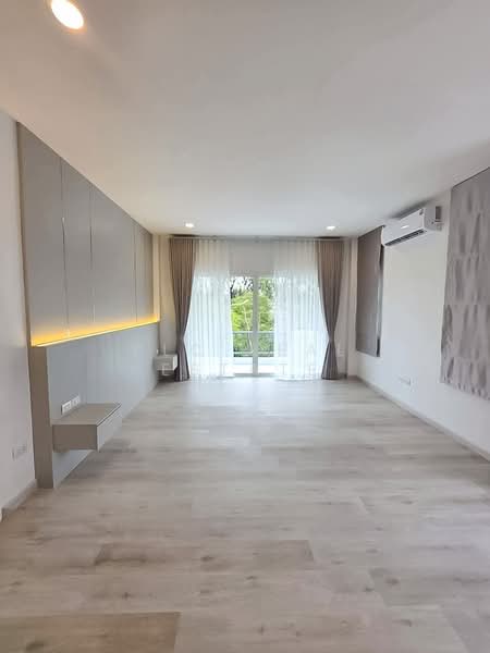 Pool Villa for Sale in Bang Saray near Sukhumvit Road Bang Saray, Chon Buri (Pattaya), Bang Lamung, Bang Lamung (Pattaya), Chon Buri (Pattaya), 4 Bedrooms, 320 sqm, Villa For Sale, by PLC Real Estate, 500167106 - DDproperty.com