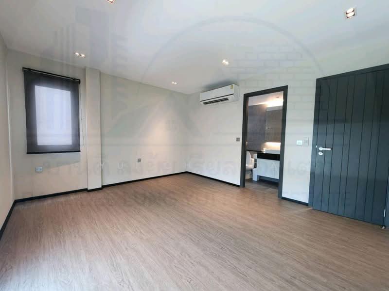 ขายบ้านเดี่ยวพระราม9 เอกมัย Modern Luxury, กรุงเทพ, บางกะปิ, ห้วยขวาง, กรุงเทพ, 315 ตร.ม., บ้านเดี่ยว ขาย, โดย Yui Chalida, 500167126 - DDproperty.com