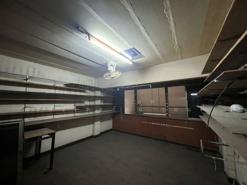 ขาย - อาคารพาณิชย์ 5 ชั้น 17 ตร.ว. อาคารพาณิชย์ ใกล้ รร.ราชินีบน ถนนสามเสน, กรุงเทพ