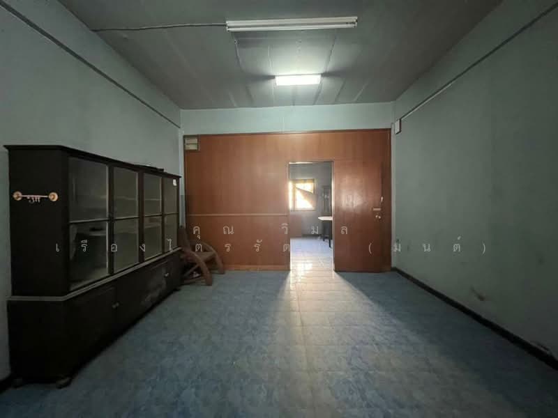 ขาย - อาคารพาณิชย์ 5 ชั้น 17 ตร.ว. อาคารพาณิชย์ ใกล้ รร.ราชินีบน ถนนสามเสน, กรุงเทพ