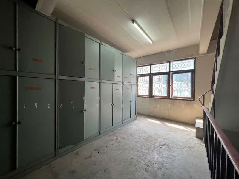 ขาย - อาคารพาณิชย์ 5 ชั้น 17 ตร.ว. อาคารพาณิชย์ ใกล้ รร.ราชินีบน ถนนสามเสน, กรุงเทพ