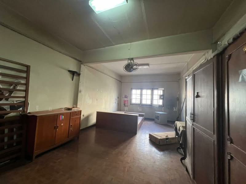 ขาย - อาคารพาณิชย์ 5 ชั้น 17 ตร.ว. อาคารพาณิชย์ ใกล้ รร.ราชินีบน ถนนสามเสน, กรุงเทพ