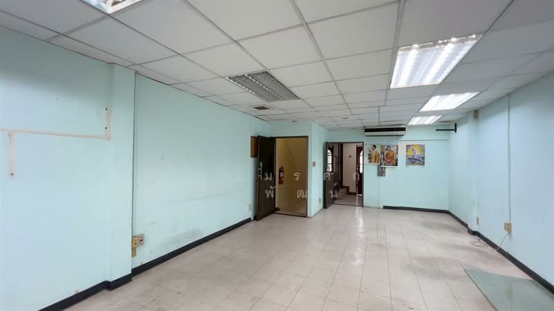 อาคารพาณิชย์ 3 ชั้น 19.8 ตร.ว. ซอยไทยธานี9 ใกล้นิคมอุตสาหกรรมนวนคร, Pathum Thani, Khlong Nung, Khlong Luang, Pathum Thani, , 100 sqm, Shophouse For Sale, by คุณ อมรศักดิ์ จารุตไชยพัฒน์ (ดุ่ย), 500167197 - DDproperty.com