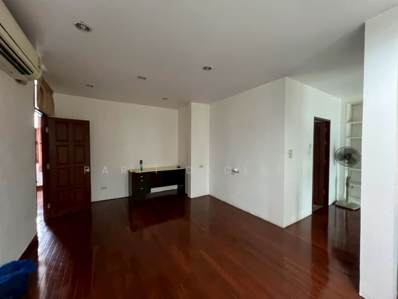 Ratchadaphisek3, Bangkok, Din Daeng, Din Daeng, Bangkok, 3 Bedrooms, 300 sqm, Single Detached House For Rent, by Parit Daolert, 500167213 - DDproperty.com