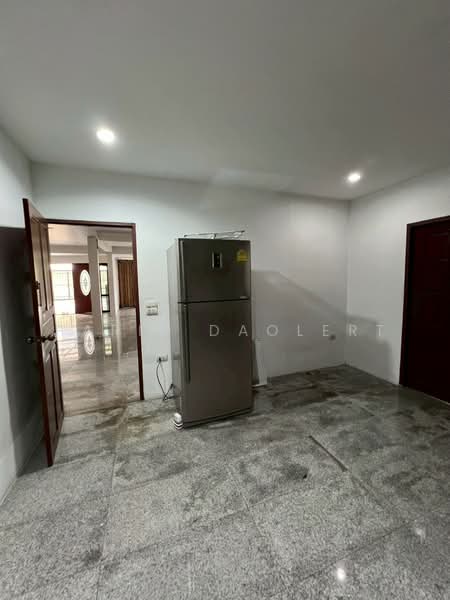 Ratchadaphisek3, Bangkok, Din Daeng, Din Daeng, Bangkok, 3 Bedrooms, 300 sqm, Single Detached House For Rent, by Parit Daolert, 500167213 - DDproperty.com