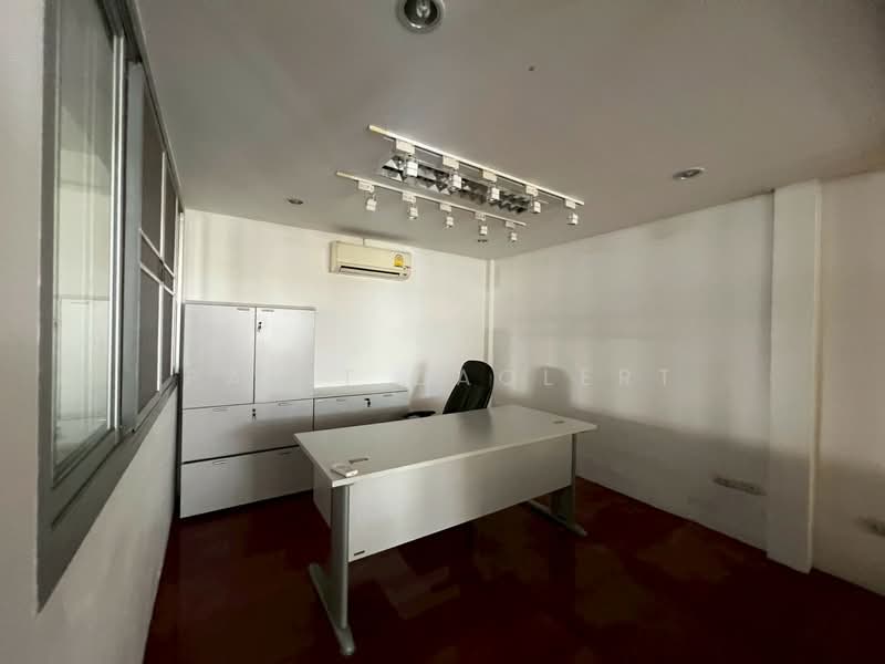 Ratchadaphisek3, Bangkok, Din Daeng, Din Daeng, Bangkok, 3 Bedrooms, 300 sqm, Single Detached House For Rent, by Parit Daolert, 500167213 - DDproperty.com