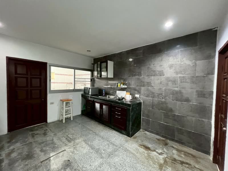 Ratchadaphisek3, Bangkok, Din Daeng, Din Daeng, Bangkok, 3 Bedrooms, 300 sqm, Single Detached House For Rent, by Parit Daolert, 500167213 - DDproperty.com