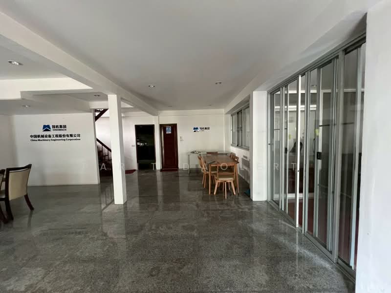 Ratchadaphisek3, Bangkok, Din Daeng, Din Daeng, Bangkok, 3 Bedrooms, 300 sqm, Single Detached House For Rent, by Parit Daolert, 500167213 - DDproperty.com