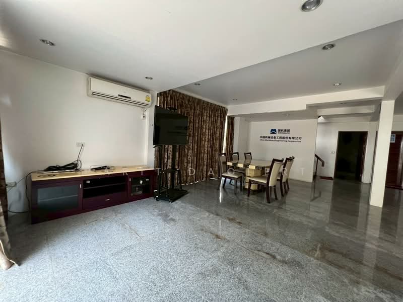 Ratchadaphisek3, Bangkok, Din Daeng, Din Daeng, Bangkok, 3 Bedrooms, 300 sqm, Single Detached House For Rent, by Parit Daolert, 500167213 - DDproperty.com