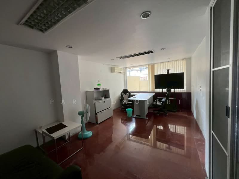 Ratchadaphisek3, Bangkok, Din Daeng, Din Daeng, Bangkok, 3 Bedrooms, 300 sqm, Single Detached House For Rent, by Parit Daolert, 500167213 - DDproperty.com