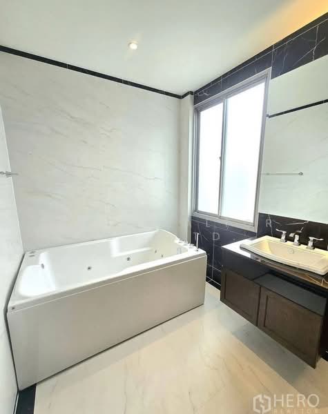 Perfect Masterpiece Sukhumvit 77, Samut Prakan, Soi Mu Ban Perfect Place Sukhumvit 77, Rachathewa, Bang Plee, Samut Prakan, 4 Bedrooms, 360 sqm, Single Detached House For Sale, by Hero Realtor Co., Ltd., 500167276 - DDproperty.com