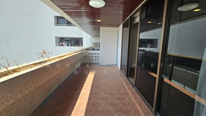 Oriental Towers, Bangkok, 25 Soi Ekkamai 12, Ekkamai Road, Khlong Tan Nua, Watthana, Bangkok, 4 Bedrooms, 453 sqm, Condo For Rent, by BANGKOK PROPERTY AGENTS, 500167286 - DDproperty.com