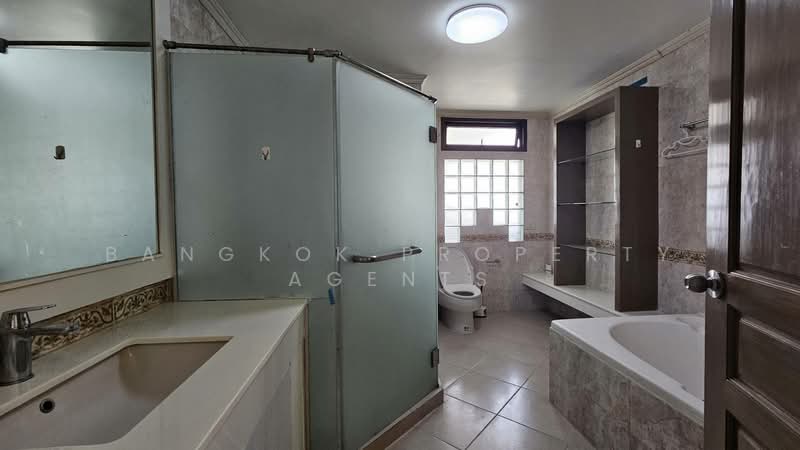 Oriental Towers, Bangkok, 25 Soi Ekkamai 12, Ekkamai Road, Khlong Tan Nua, Watthana, Bangkok, 4 Bedrooms, 453 sqm, Condo For Rent, by BANGKOK PROPERTY AGENTS, 500167286 - DDproperty.com