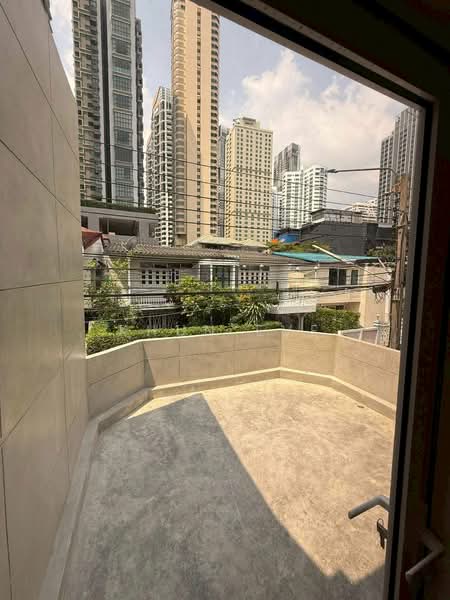 Townhouse in Sukhumvit 26 Phrom phong ( SPSEVE1747 ), Bangkok, สุขุมวิท 26, Khong Tan, Khlong Toei, Bangkok, 3 Bedrooms, 200 sqm, Townhouse For Rent, by Khun Eve, 500167417 - DDproperty.com