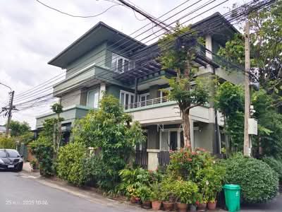 ขาย - บ้านเดี่ยว 3 ชั้น สไตล์โมเดอร์นคลาสสิค หลังมุม ซอยนวมินทร์ 68 เนื้อที่ 75 ตรว. พท.ใช้สอย 518 ตรม., กรุงเทพ