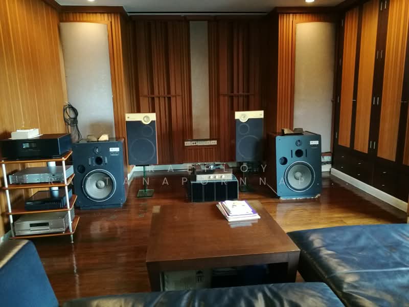 บ้านเดี่ยว 3 ชั้น สไตล์โมเดอร์นคลาสสิค หลังมุม ซอยนวมินทร์ 68 เนื้อที่ 75 ตรว. พท.ใช้สอย 518 ตรม., กรุงเทพ, ประเสริฐมนูญกิจ, นวมินทร์, บึงกุ่ม, กรุงเทพ, 518 ตร.ม., บ้านเดี่ยว ขาย, โดย Praeploy Rattanapornnapapatch, 500167478 - DDproperty.com