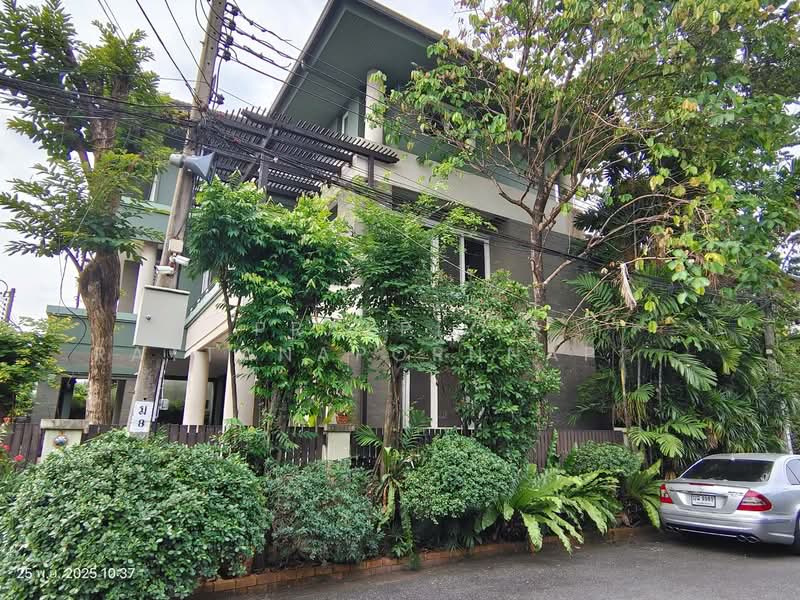 3-storey detached house, modern classic style, Soi Nawamin 68, corner house, special price 11.9 m., Bangkok, ประเสริฐมนูญกิจ, Nawamin, Bueng Kum, Bangkok, 3 Bedrooms, 518 sqm, Single Detached House For Sale, by Praeploy Rattanapornnapapatch, 500167478 - DDproperty.com